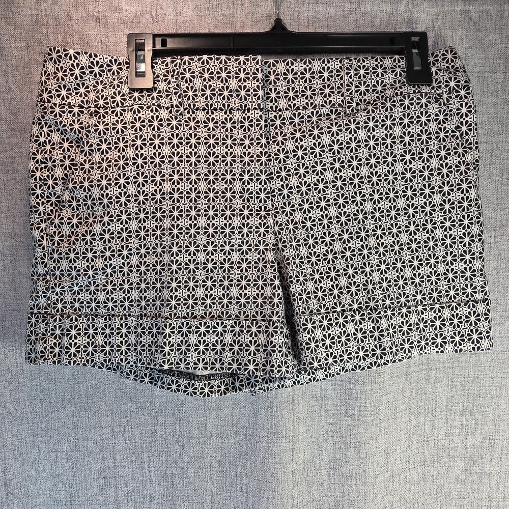 New York‎ & Co 7th Avenue Cuffed Shorts Black White Geometric Floral Sz 10